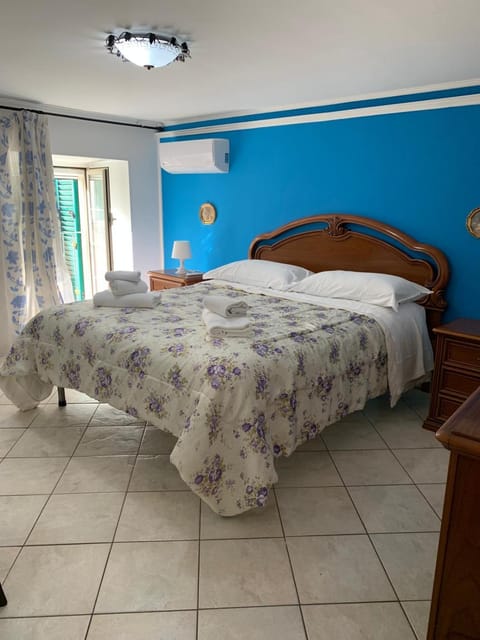 Bedroom, Inner courtyard view