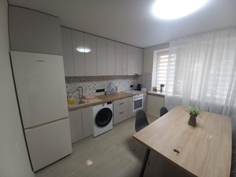 Kitchen or kitchenette, pet friendly, stove, washing machine