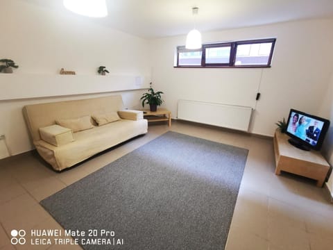 Communal lounge/ TV room, Living room, Seating area, Evening entertainment, Bedroom