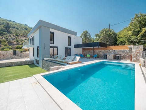 Property building, Garden, Pool view, Swimming pool