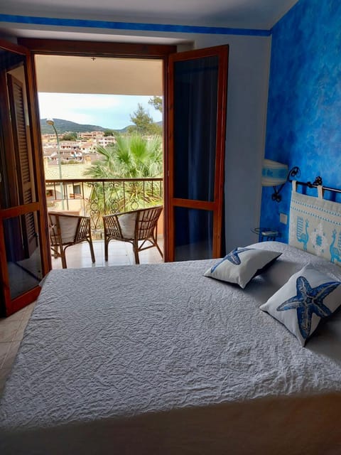 Bed, Natural landscape, View (from property/room), Balcony/Terrace, Photo of the whole room, Bedroom