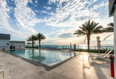 Hot Tub, Sea view, Swimming pool