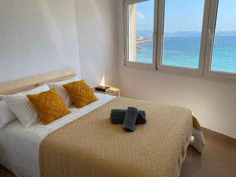 Bedroom, Sea view, towels