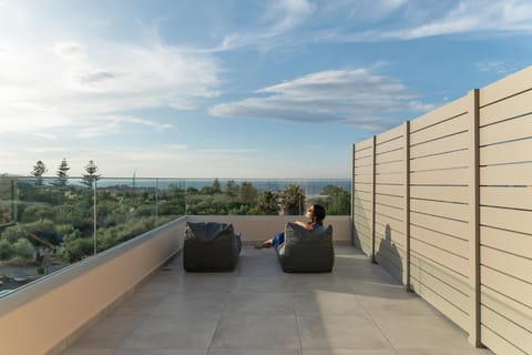 Patio, People, Balcony/Terrace, Seating area