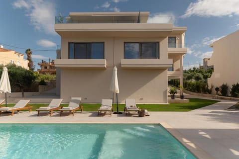 Property building, Patio, Day, Garden view, Pool view, Swimming pool, sunbed