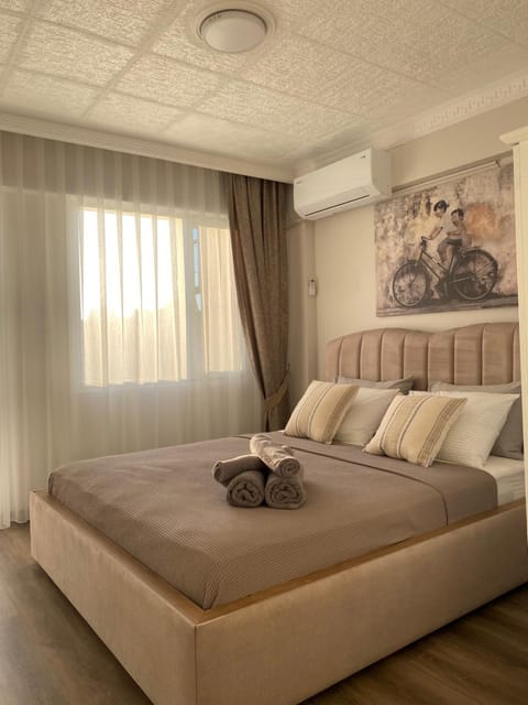 Bed, Photo of the whole room, Bedroom, towels, air conditioner