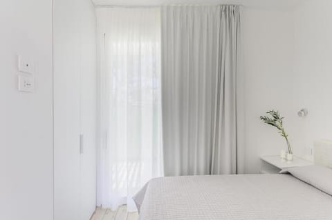 Stunning Capo Falcone Charming Apartments, 1 Bed Comfort Apt sleeps 4 with Child Apartment in Stintino