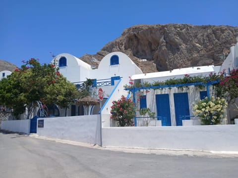 Flora Studios Perissa Santorini House in Perissa