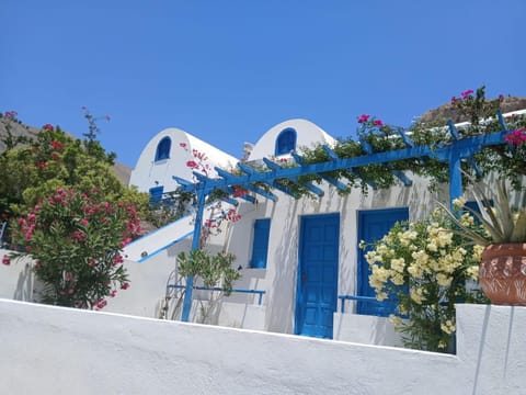 Flora Studios Perissa Santorini House in Perissa