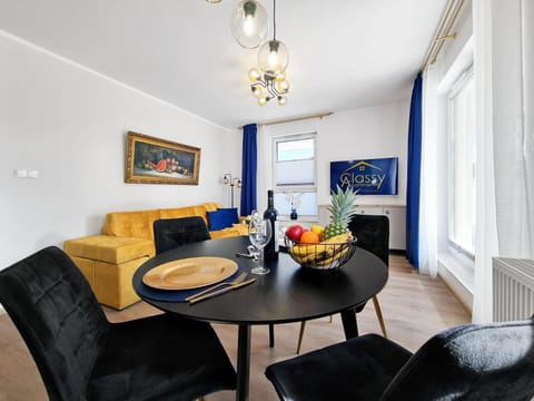 TV and multimedia, Living room, Dining area