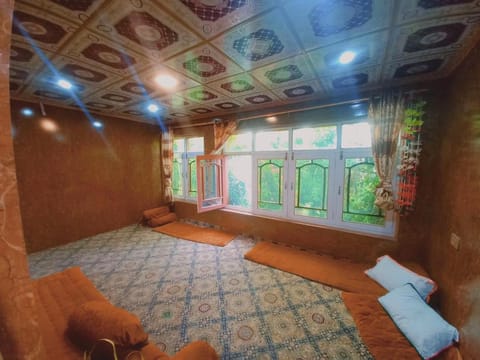 Bed, Living room, Photo of the whole room, Seating area, Bedroom