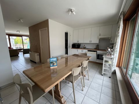 Dining area, microwave, kitchen