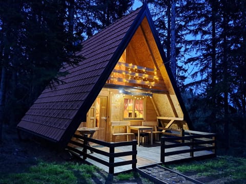 Vikendica Šumski Dragulj House in Zlatibor District, Serbia