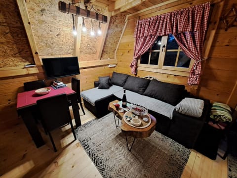 Vikendica Šumski Dragulj House in Zlatibor District, Serbia