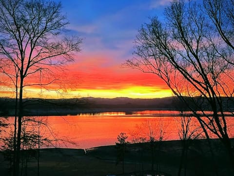 Nearby landmark, Natural landscape, Lake view, Sunrise