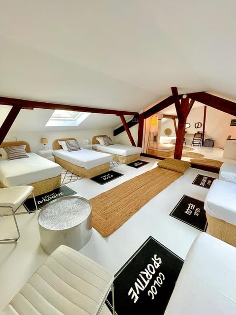 Bed, Photo of the whole room, Seating area, Bedroom