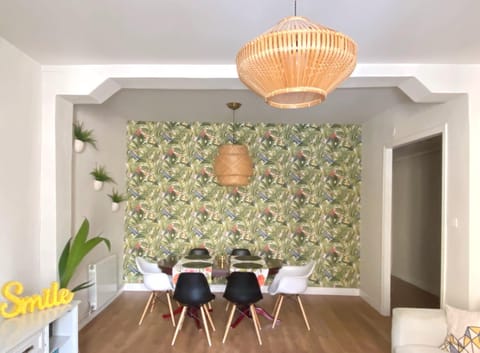 Living room, Seating area, Dining area