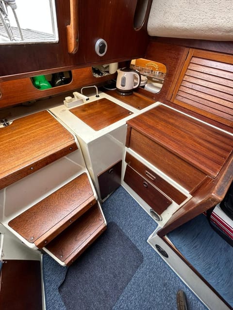 Nocleg na jachcie Lanette w Swinoujsciu Docked boat in Swinoujscie