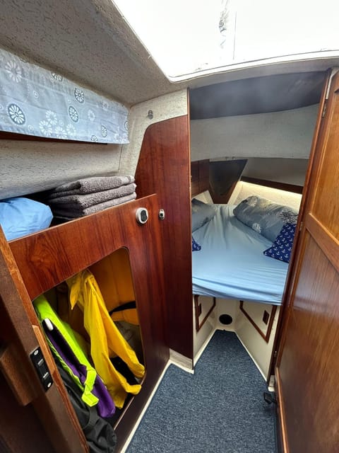 Nocleg na jachcie Lanette w Swinoujsciu Docked boat in Swinoujscie