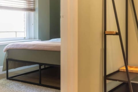 Beautiful 1 bedroom Town Centre Apartment - Sleeps up to 4 People - 5 Minutes to the Best Beach! - Great Location - Fast WiFi - Smart TV - Newly Fefurbished - sleeps up to 4! Close to Bournemouth & Poole Town Centre & Sandbanks Apartment in Bournemouth