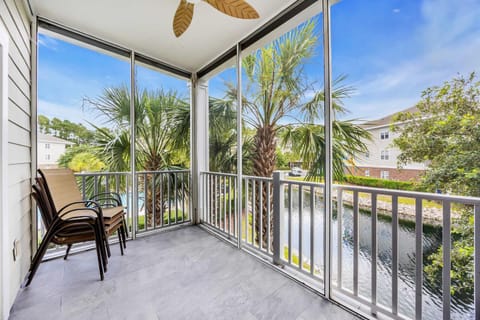 Lakefront Condo w Huge Waterfront Pool Hot Tub House in North Myrtle Beach