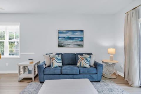 Lakefront Condo w Huge Waterfront Pool Hot Tub House in North Myrtle Beach