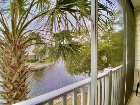 Lakefront Condo w Huge Waterfront Pool Hot Tub House in North Myrtle Beach