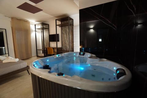 Hot Tub, TV and multimedia, Photo of the whole room, Bedroom