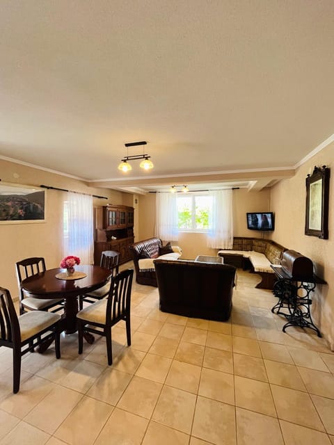 Luštica Old House Apartment in Kotor Municipality