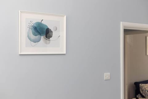 Stunning 2 bedroom Town Centre Apartment - Sleeps up to 5 People - 5 Minutes to the Best Beach! - Great Location - Fast WiFi - Smart TV - Newly Refurbished - sleeps up to 5! Close to Bournemouth & Poole Town Centre & Sandbanks Apartment in Bournemouth