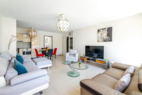 Communal lounge/ TV room, TV and multimedia, Living room, Seating area