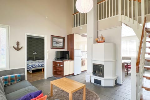 Communal lounge/ TV room, TV and multimedia, Living room