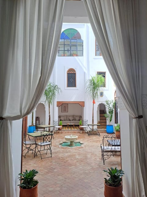 Property building, Restaurant/places to eat, Seating area