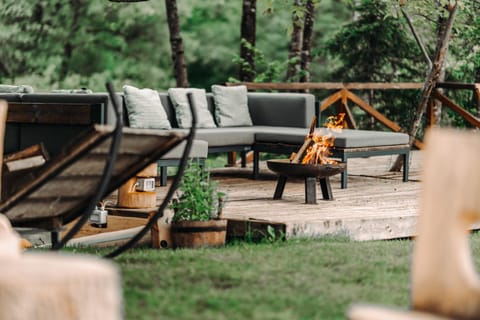 Patio, Day, Natural landscape, Garden, Garden, Balcony/Terrace, Seating area, Evening entertainment