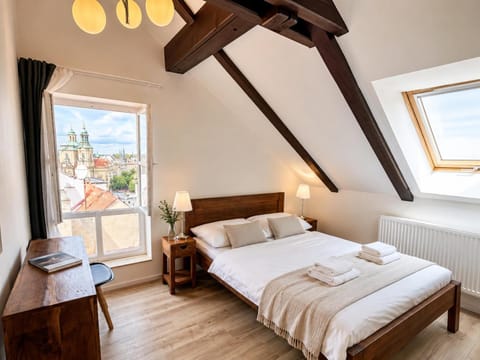 Bed, View (from property/room), Bedroom, City view