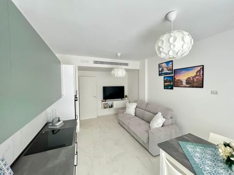 Communal lounge/ TV room, TV and multimedia, Living room, Seating area