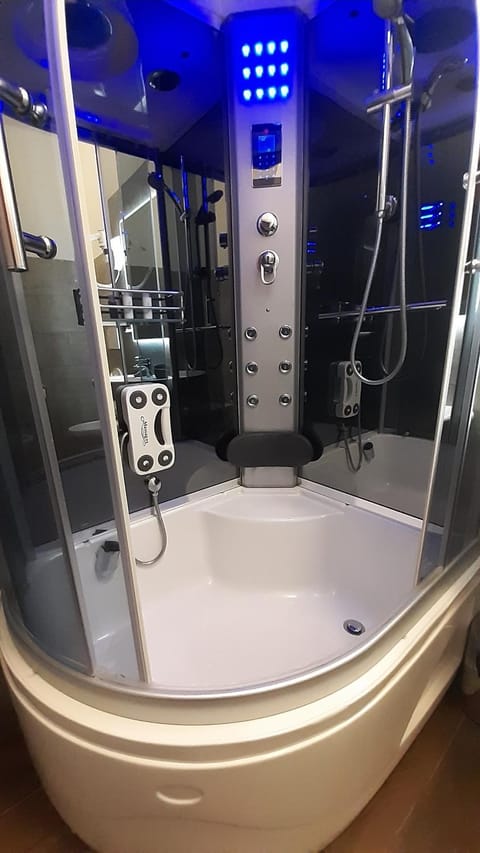 Hot Tub, Sauna
