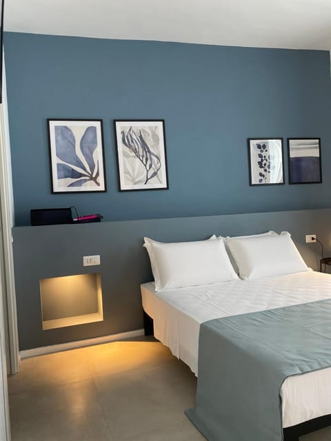 Decorative detail, Bedroom, Breakfast, locker