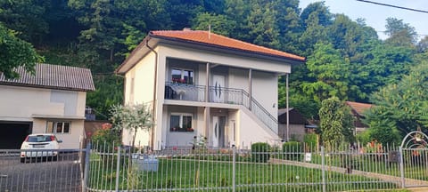 Property building, Day, Garden view, Parking