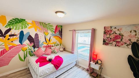 Bed, TV and multimedia, Photo of the whole room, Bedroom, towels