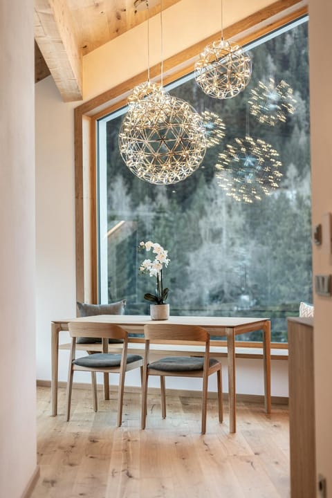 View (from property/room), Living room, Seating area, Dining area