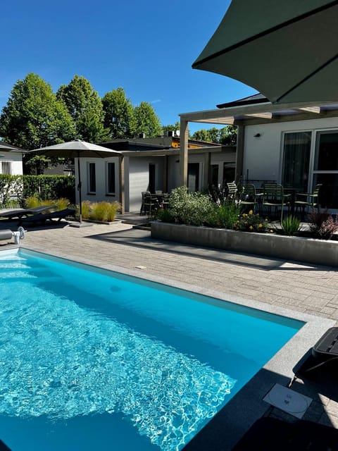 Garden, Swimming pool