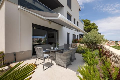 Garden, Balcony/Terrace