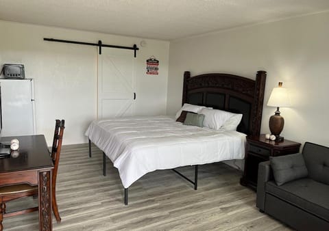 Bathroom, Bedroom, minibar, air conditioner