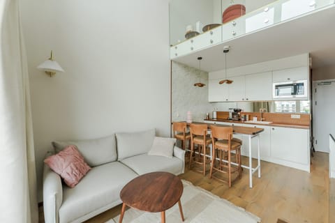 Kitchen or kitchenette, Living room, Seating area, Dining area