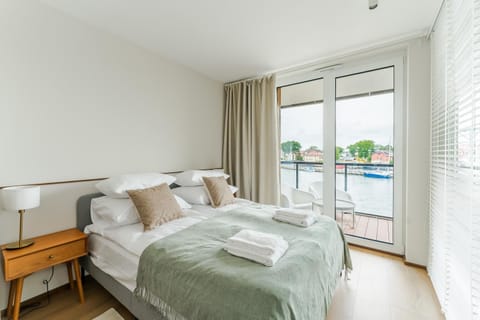 Bed, Natural landscape, Photo of the whole room, Bedroom, towels