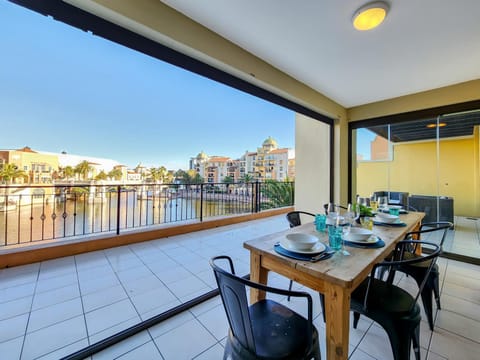 Patio, BBQ facilities, Balcony/Terrace, Dining area, Lake view