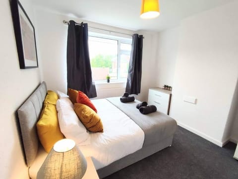 Elegant Home, Near The Beach Apartment in England