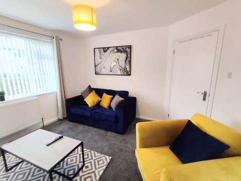 Elegant Home, Near The Beach Apartment in England