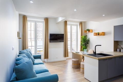 Kitchen or kitchenette, Living room
